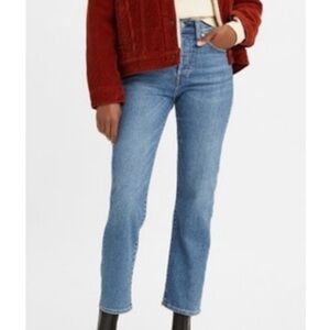 Levi’s Wedgie Straight Jeans Button Fly Medium Wash Size 31 V